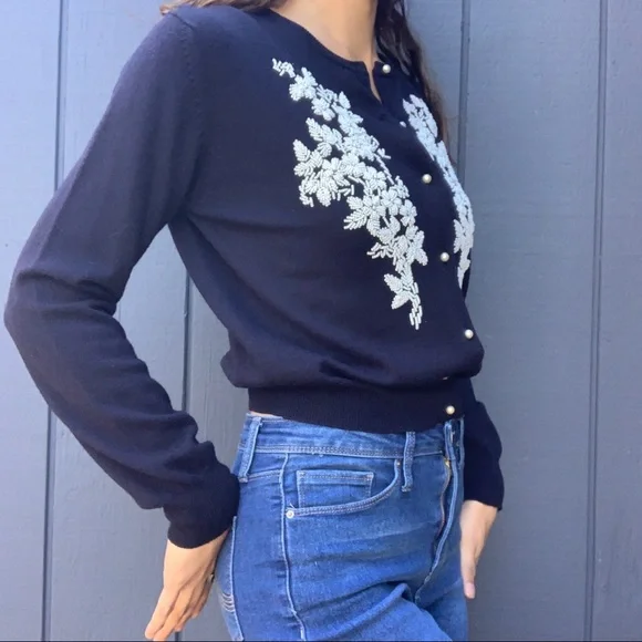 SOLD!!Ann Taylor beaded cardigan Sz M - Picture 2 of 6